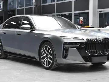 BMW 750e xDrive M Sport Plug-in Hybrid Sportautomati