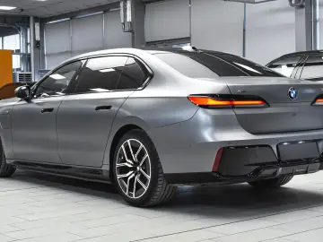 BMW 750e xDrive M Sport Plug-in Hybrid Sportautomati