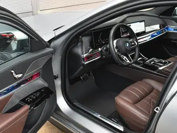 BMW 750e xDrive M Sport Plug-in Hybrid Sportautomati