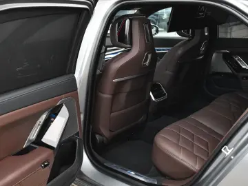 BMW 750e xDrive M Sport Plug-in Hybrid Sportautomati