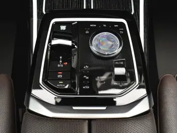 BMW 750e xDrive M Sport Plug-in Hybrid Sportautomati