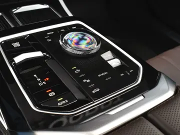 BMW 750e xDrive M Sport Plug-in Hybrid Sportautomati