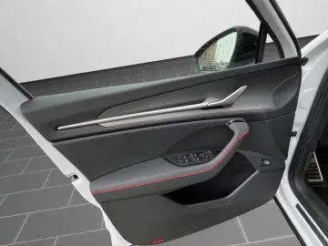 SKODA Kodiaq 2.0 TSI 4x4 DSG RS Pano AHK Leder HuD 360