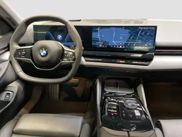 BMW 520d xDrive Limousine Standheizung Harman K LED