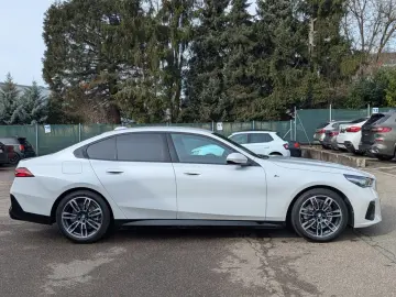 BMW 520d xDr.M Sport Standh.AHK Sitzbel.HUD ACC Park