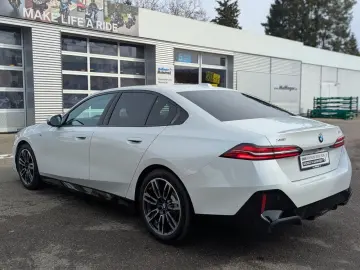 BMW 520d xDr.M Sport Standh.AHK Sitzbel.HUD ACC Park