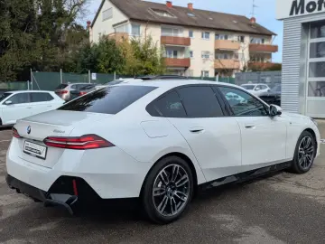 BMW 520d xDr.M Sport Standh.AHK Sitzbel.HUD ACC Park