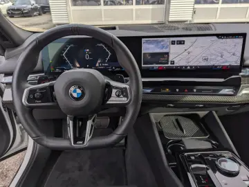 BMW 520d xDr.M Sport Standh.AHK Sitzbel.HUD ACC Park