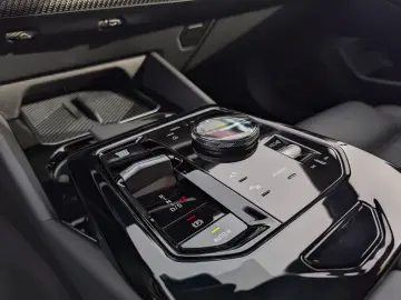 BMW 520d xDr.M Sport Standh.AHK Sitzbel.HUD ACC Park