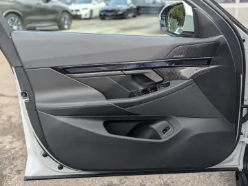 BMW 520d xDr.M Sport Standh.AHK Sitzbel.HUD ACC Park