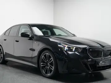 BMW 520d xDr MSport ICONIC GL 360 HUD CARBON H&K Ventil