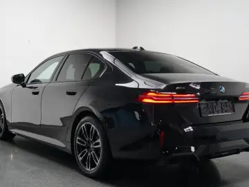 BMW 520d xDr MSport ICONIC GL 360 HUD CARBON H&K Ventil