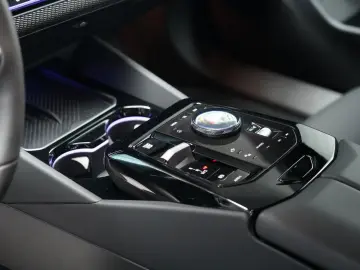 BMW 520d xDr MSport ICONIC GL 360 HUD CARBON H&K Ventil