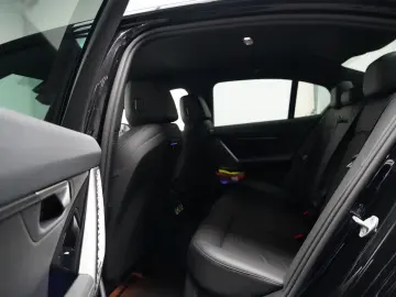 BMW 520d xDr MSport ICONIC GL 360 HUD CARBON H&K Ventil