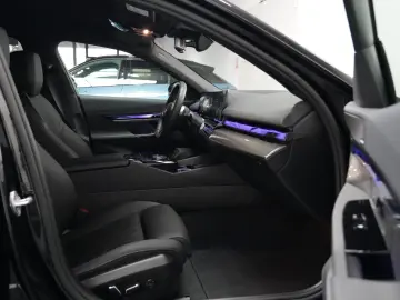 BMW 520d xDr MSport ICONIC GL 360 HUD CARBON H&K Ventil