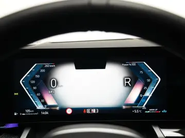 BMW 520d xDr MSport ICONIC GL 360 HUD CARBON H&K Ventil