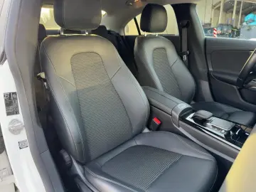 MERCEDES-BENZ CLA 250 e Coupé Progressive CarPlay Sitzhz LED