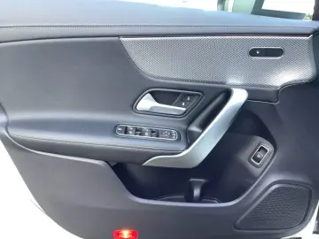 MERCEDES-BENZ CLA200 d Carbon MBUX Progressive CarPlay KAM