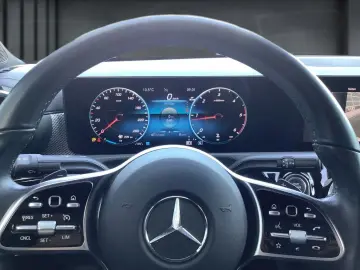 MERCEDES-BENZ CLA200 d Carbon MBUX Progressive CarPlay KAM