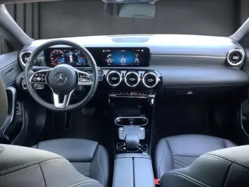 MERCEDES-BENZ CLA200 d Carbon MBUX Progressive CarPlay KAM