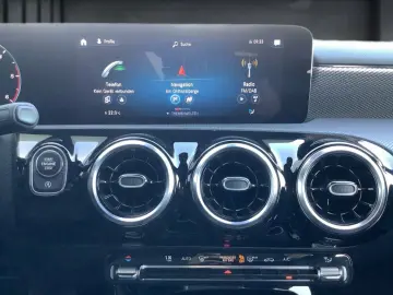 MERCEDES-BENZ CLA200 d Carbon MBUX Progressive CarPlay KAM