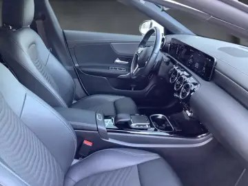 MERCEDES-BENZ CLA200 d Carbon MBUX Progressive CarPlay KAM