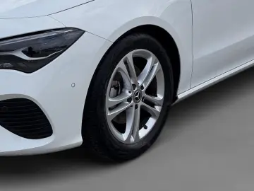 MERCEDES-BENZ CLA 180 Progressive Pano.-Dach LED Kamera