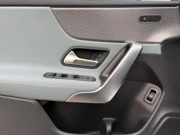 MERCEDES-BENZ CLA 180 Progressive Pano.-Dach LED Kamera