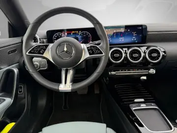 MERCEDES-BENZ CLA 180 Progressive Pano.-Dach LED Kamera
