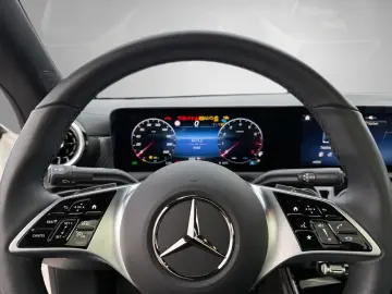 MERCEDES-BENZ CLA 180 Progressive Pano.-Dach LED Kamera