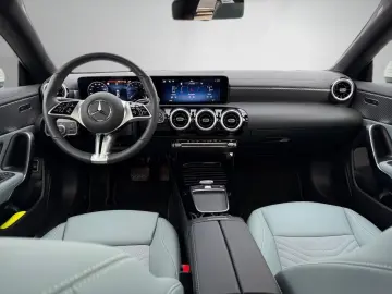 MERCEDES-BENZ CLA 180 Progressive Pano.-Dach LED Kamera