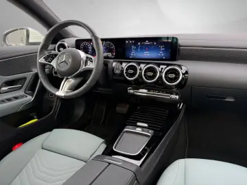 MERCEDES-BENZ CLA 180 Progressive Pano.-Dach LED Kamera