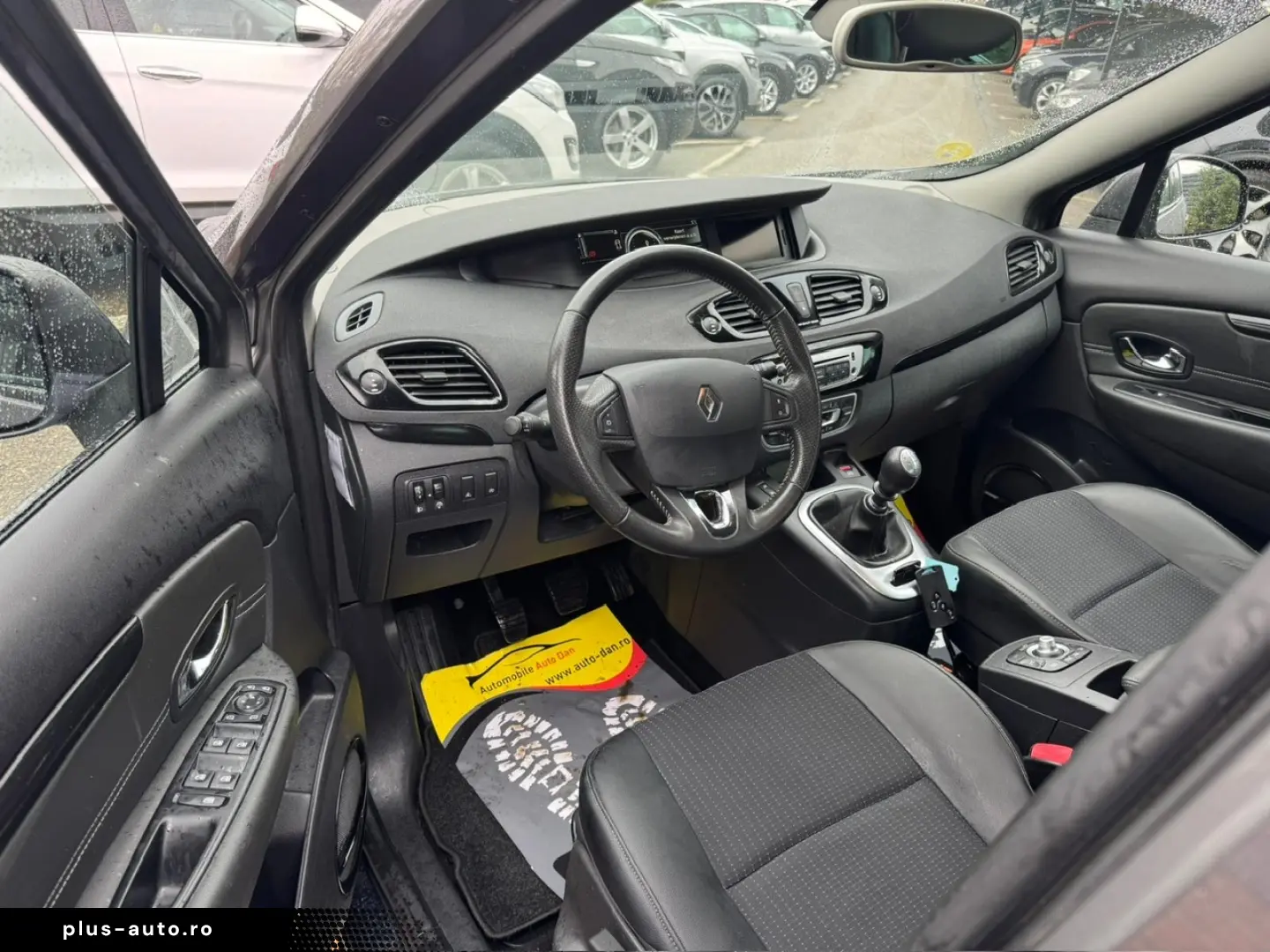 Renault Scenic Diesel 1.6 2013 Manuala