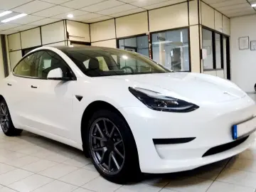 Tesla Model 3 AHK
