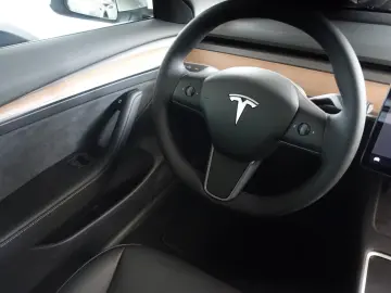 Tesla Model 3 AHK