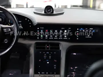 PORSCHE Taycan Cross Turismo 4 93kWh ACC LED 2xDispl.