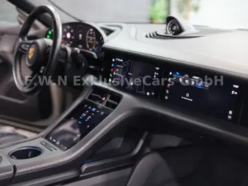 PORSCHE Taycan Cross Turismo 4 93kWh ACC LED 2xDispl.