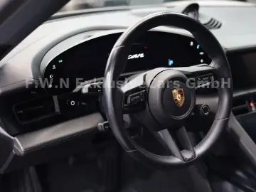 PORSCHE Taycan Cross Turismo 4 93kWh ACC LED 2xDispl.