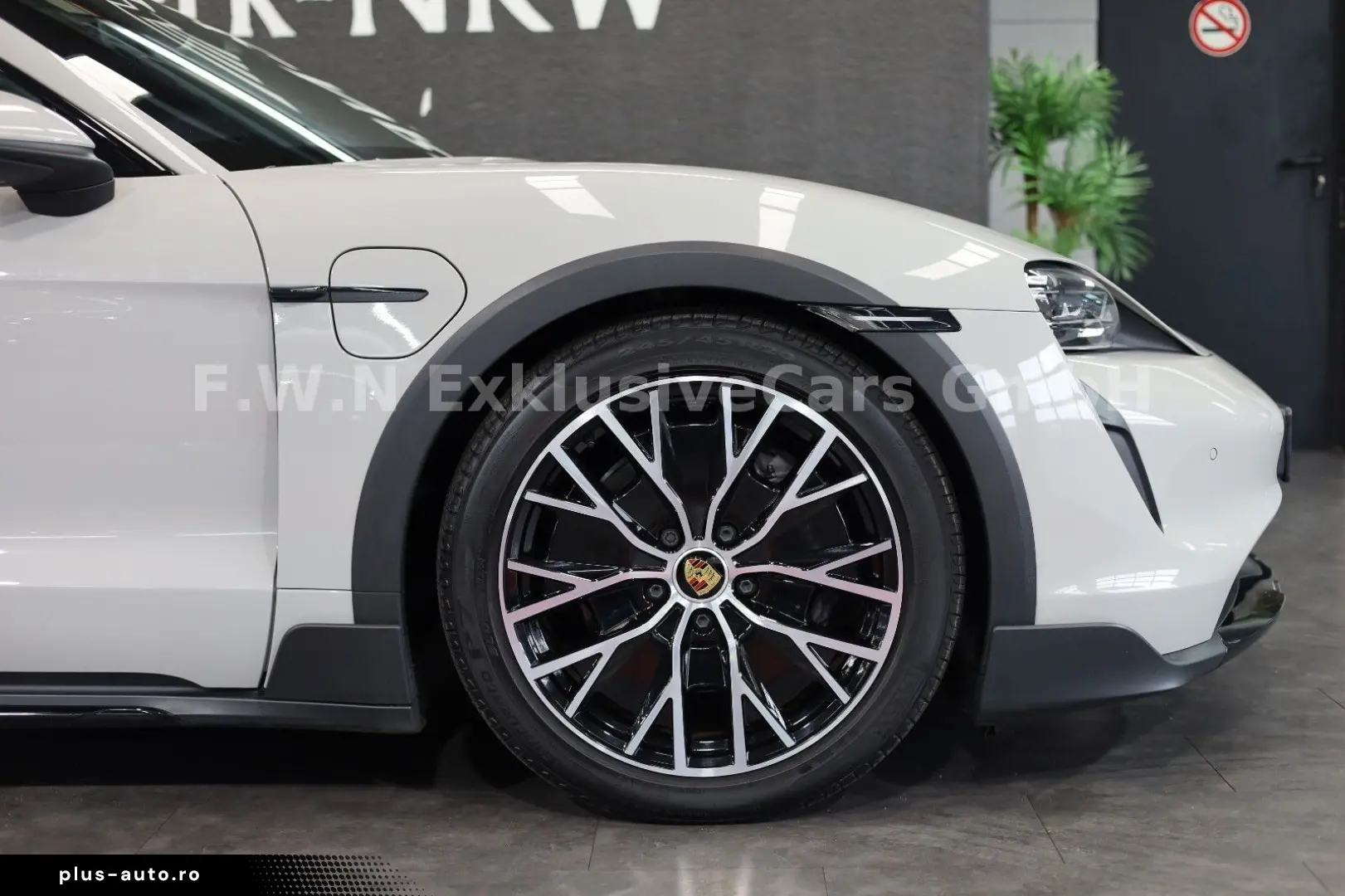 PORSCHE Taycan Cross Turismo 4 93kWh ACC LED 2xDispl.