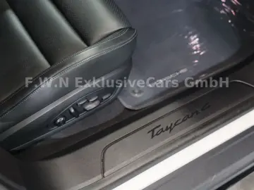 PORSCHE Taycan Cross Turismo 4 93kWh ACC LED 2xDispl.