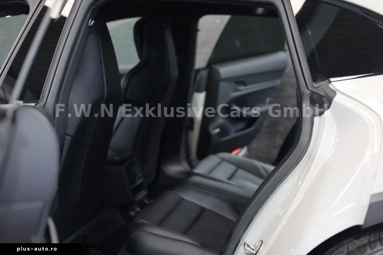 PORSCHE Taycan Cross Turismo 4 93kWh ACC LED 2xDispl.