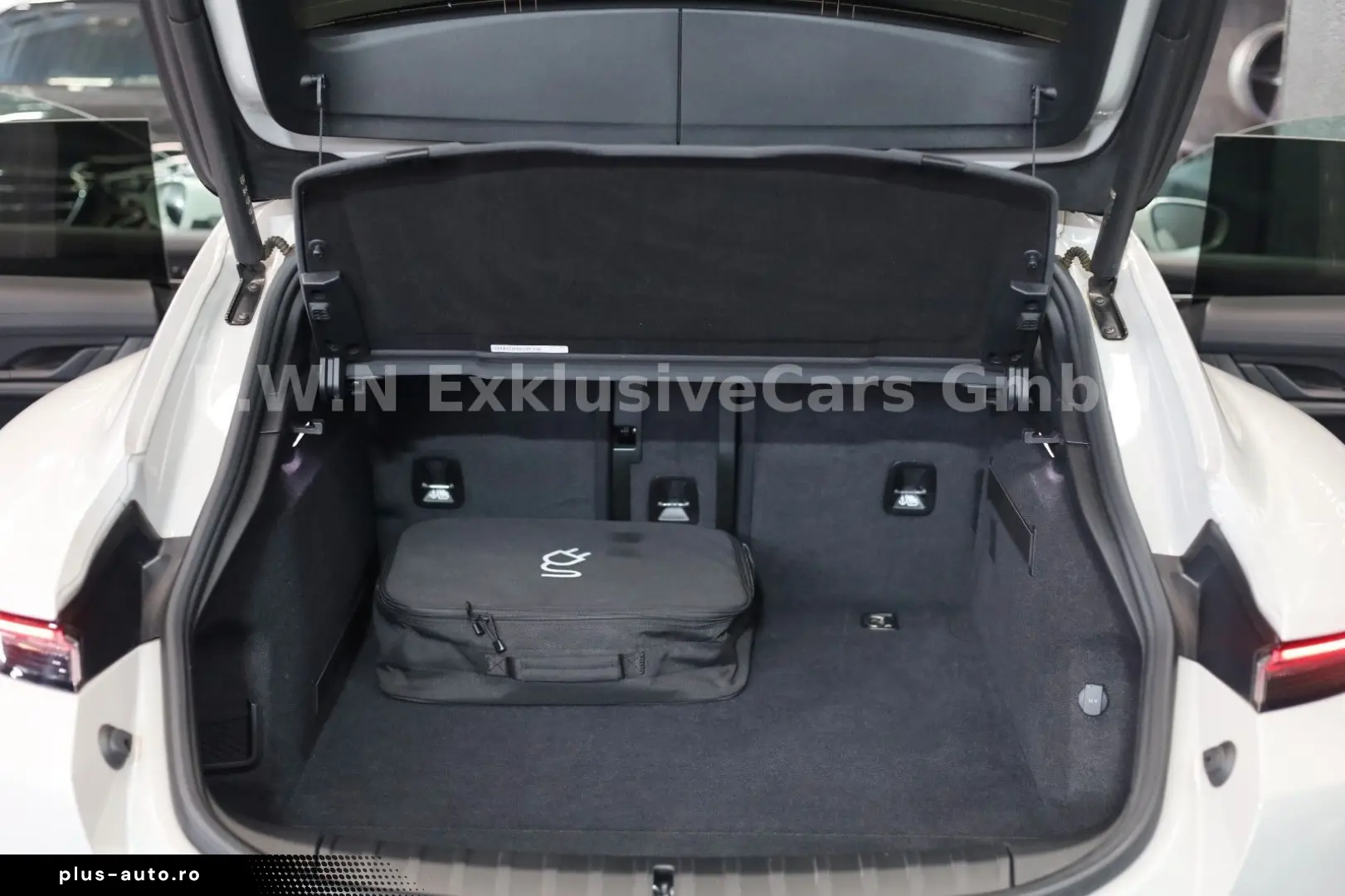 PORSCHE Taycan Cross Turismo 4 93kWh ACC LED 2xDispl.