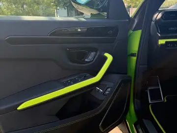 LAMBORGHINI Urus 4.0 V8 PHEV SE SE