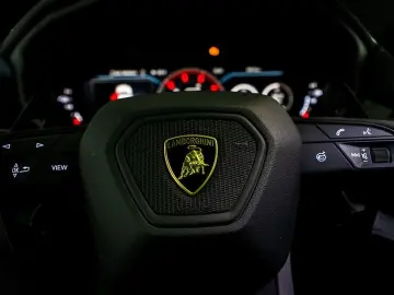 LAMBORGHINI Urus SE PANO B&O MASSAGE 23  ANIMA PRIVACY
