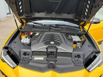LAMBORGHINI Urus 4.0 V8 Performante 666PS full Carbon in out