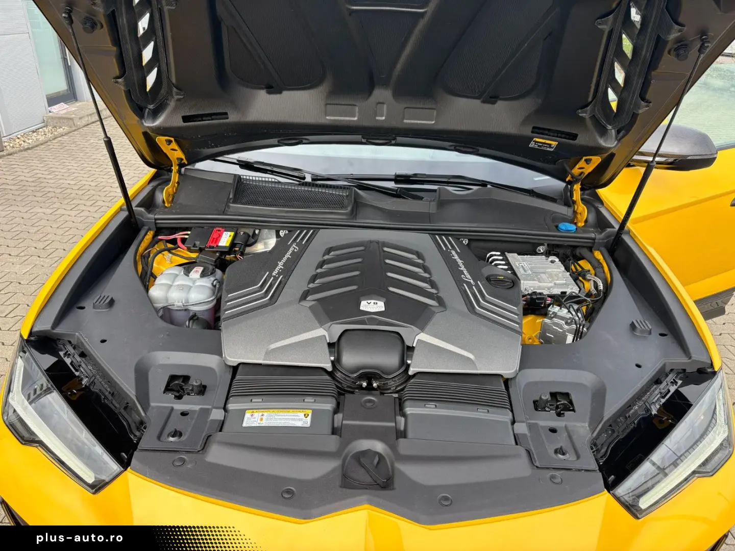 LAMBORGHINI Urus 4.0 V8 Performante 666PS full Carbon in out