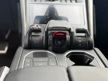 LAMBORGHINI Urus 4.0 V8 Performante 666PS full Carbon in out