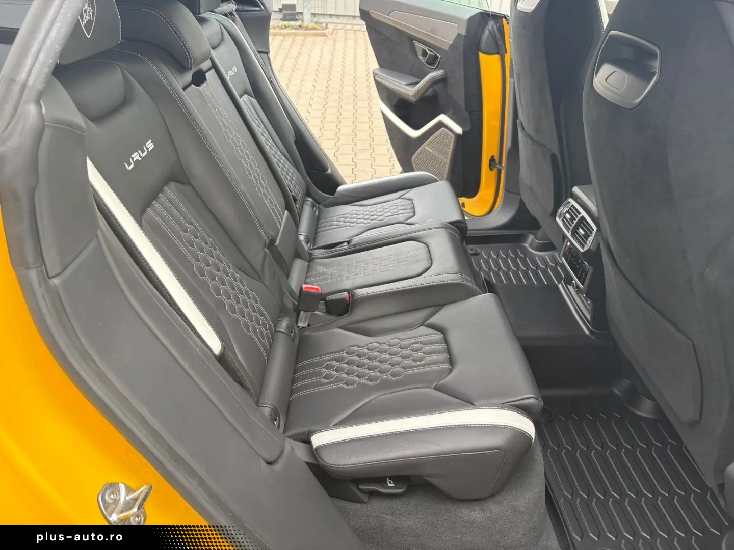 LAMBORGHINI Urus 4.0 V8 Performante 666PS full Carbon in out