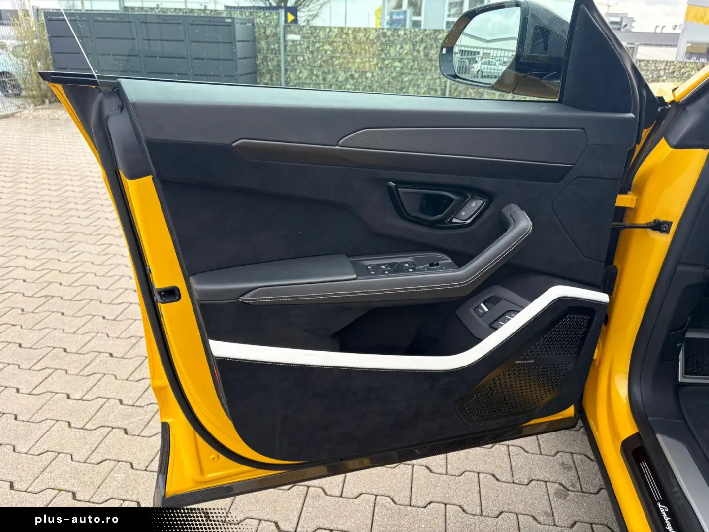 LAMBORGHINI Urus 4.0 V8 Performante 666PS full Carbon in out