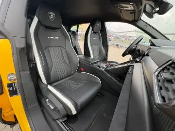 LAMBORGHINI Urus 4.0 V8 Performante 666PS full Carbon in out
